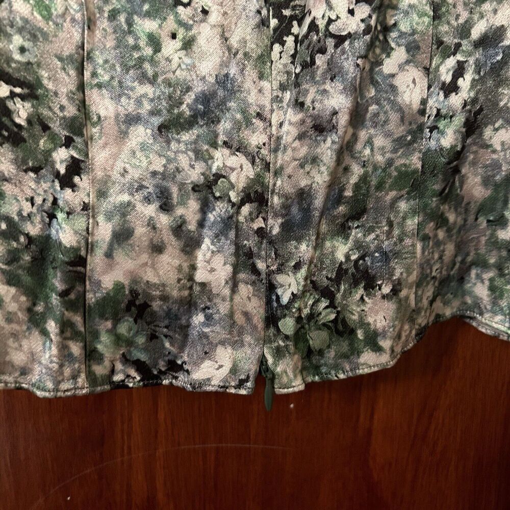 Vince Satin Blouse Green White Floral Square Neck Painted Cropped Women's 8 NWT - Picture 13 of 13